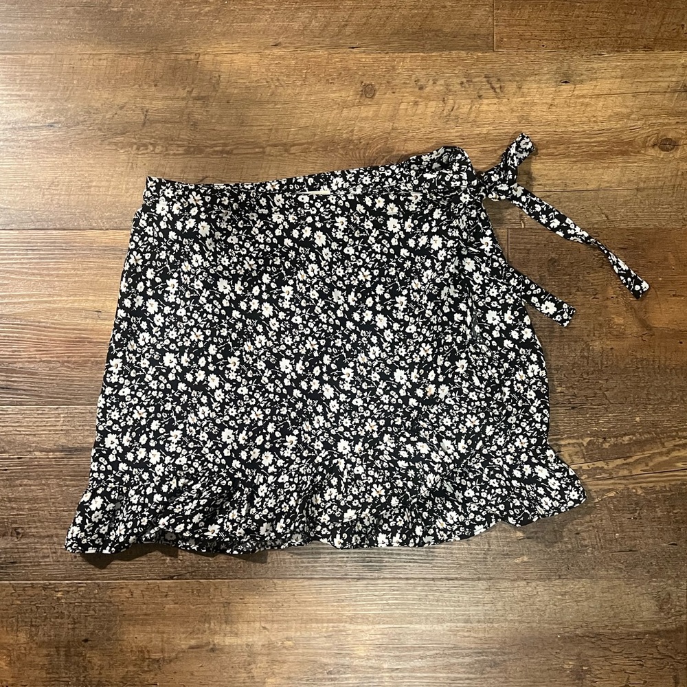 Size small wrap mini skirt
